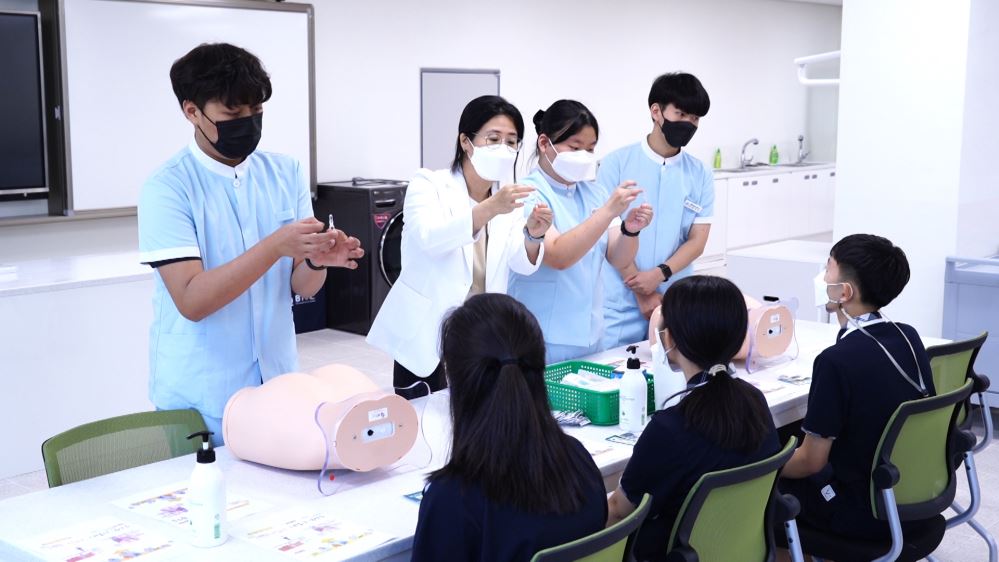 그림입니다.

원본 그림의 이름: 직업2.jpg

원본 그림의 크기: 가로 1920pixel, 세로 1080pixel

사진 찍은 날짜: 2021년 09월 15일 오후 4:14